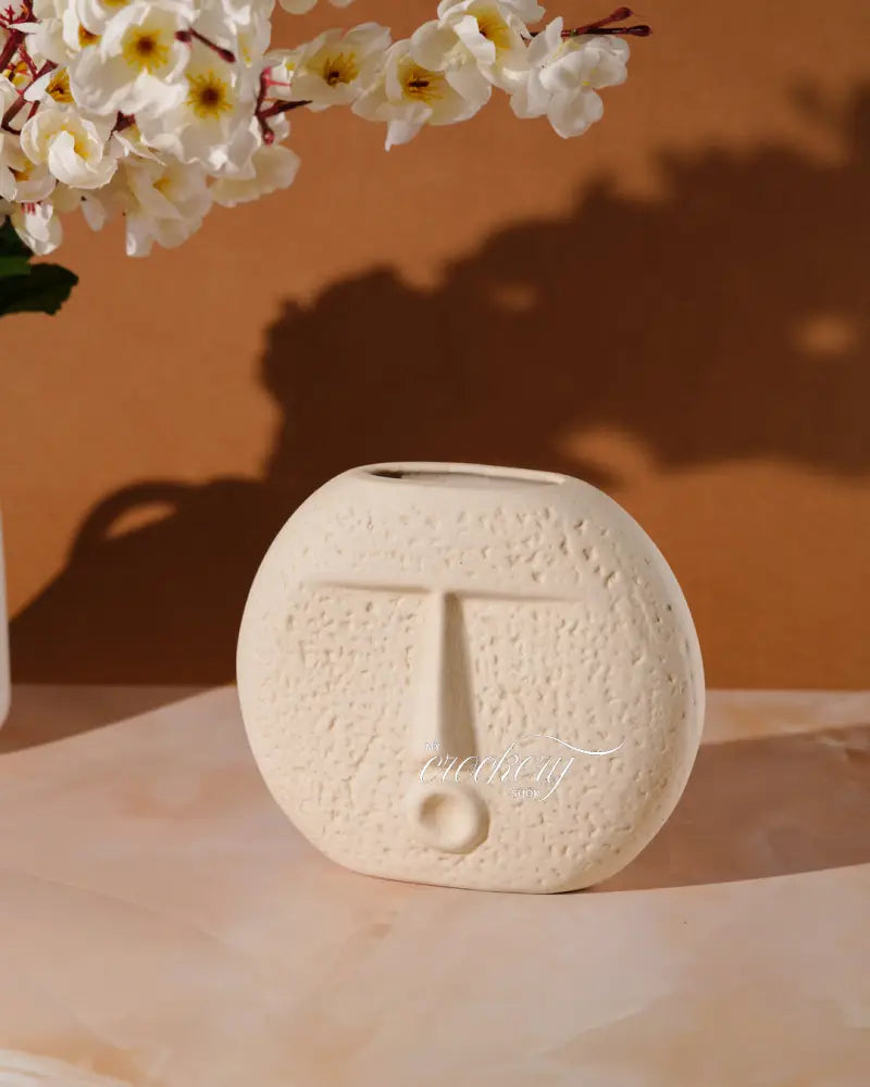 Elegant ceramic face vase for home decor – a modern and artistic statement piece.